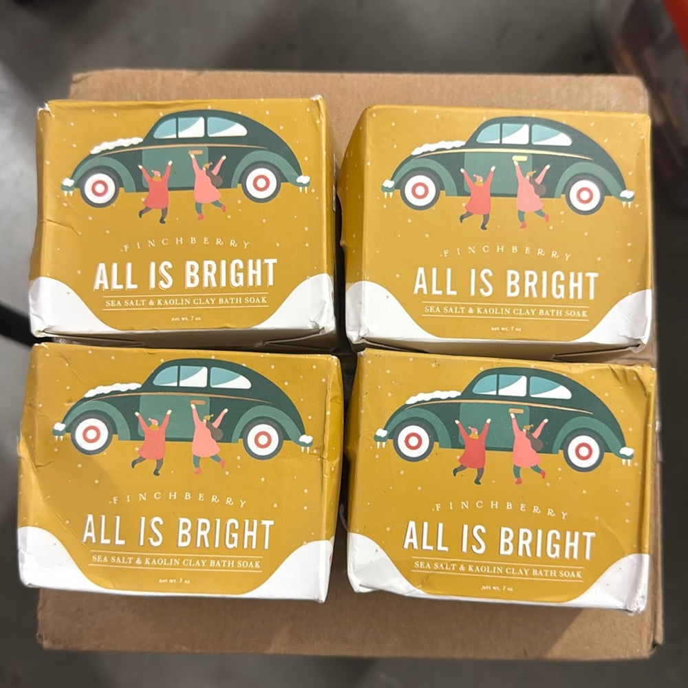 🥰🥰Finchberry All is Bright Sea Salt & Kaolin Clay Bath Soak🥰🥰